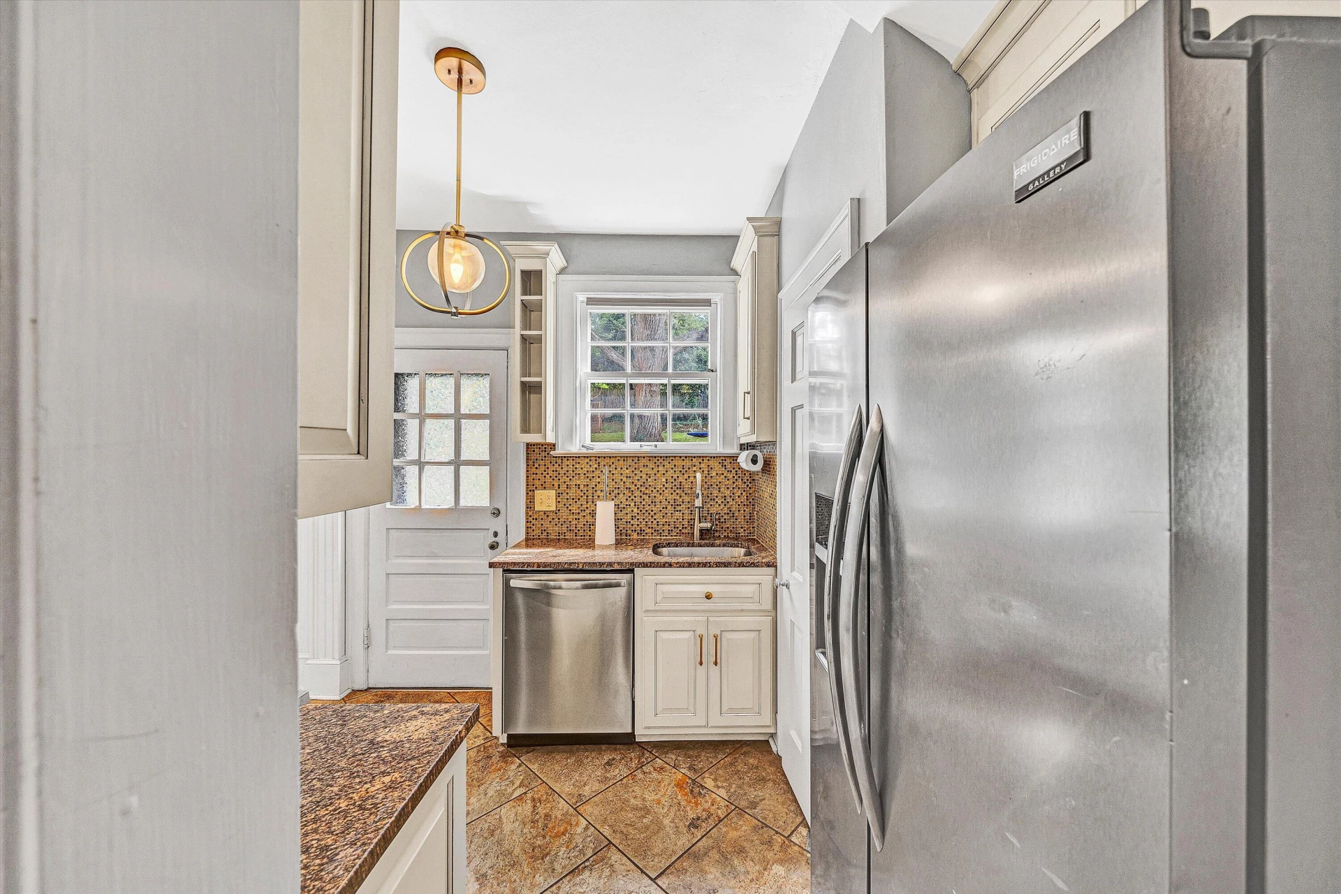 2408 Avenham AVE SW - Photo 13