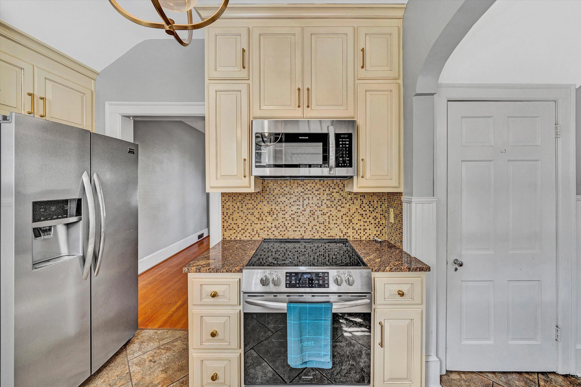 2408 Avenham AVE SW - Photo 16