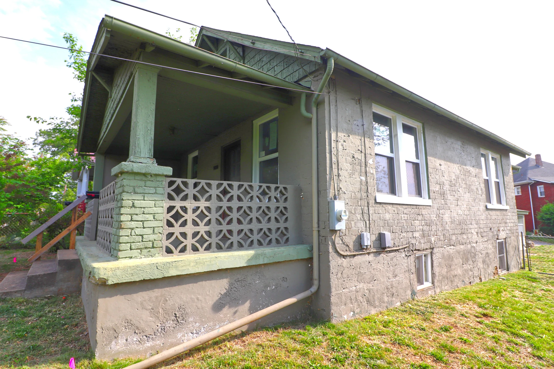 1412 9th ST SE - Photo 2