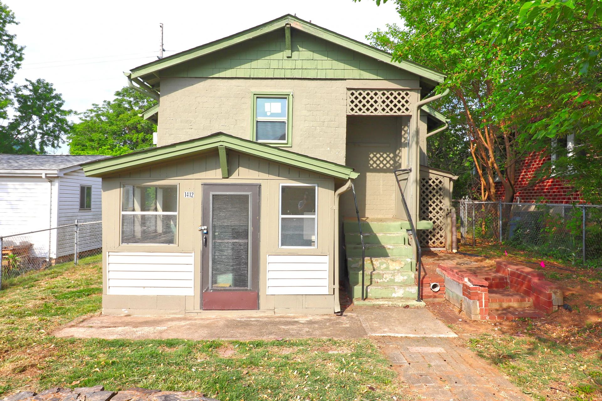 1412 9th ST SE - Photo 3
