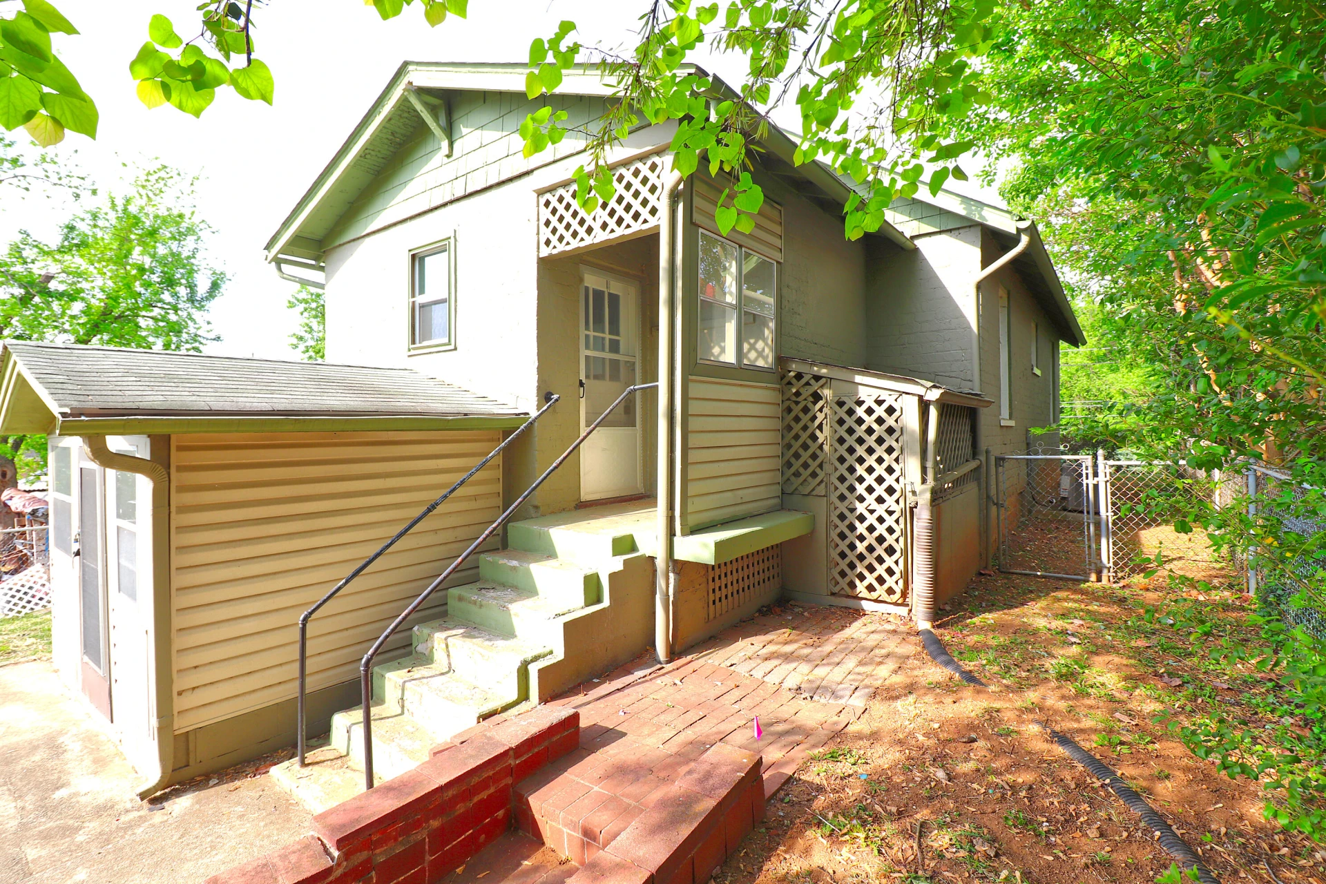 1412 9th ST SE - Photo 4