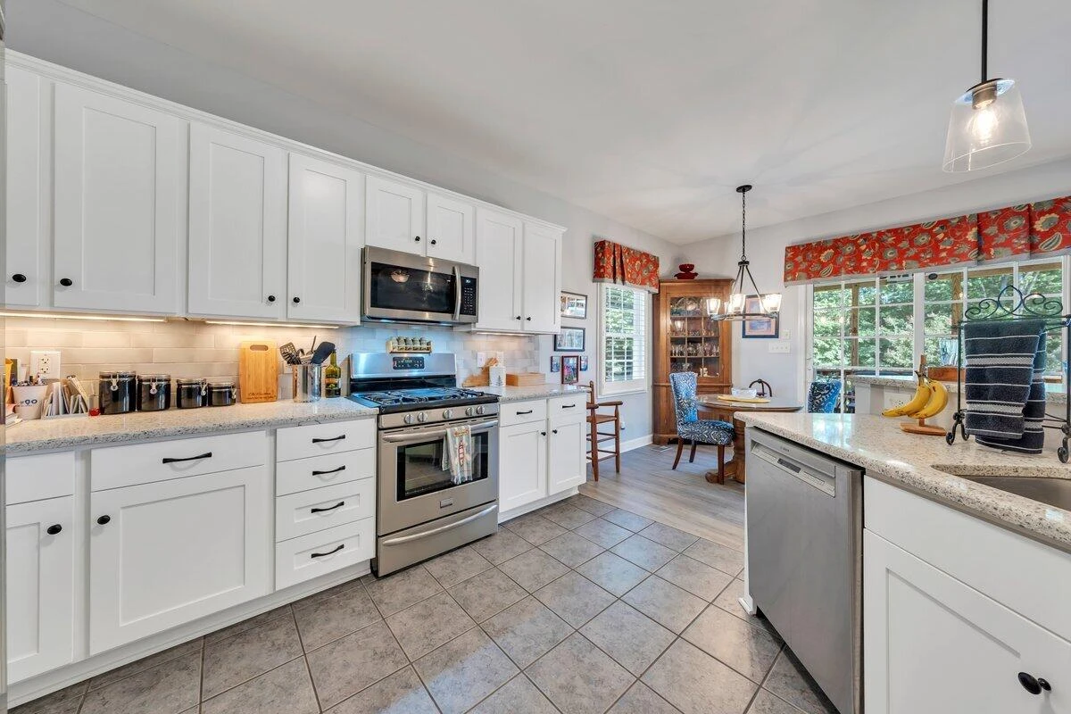 1017 Joffrey DR - Photo 10