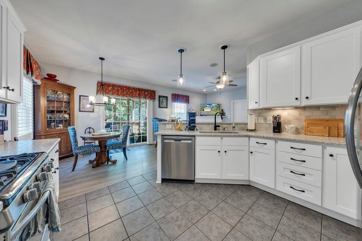 1017 Joffrey DR - Photo 11
