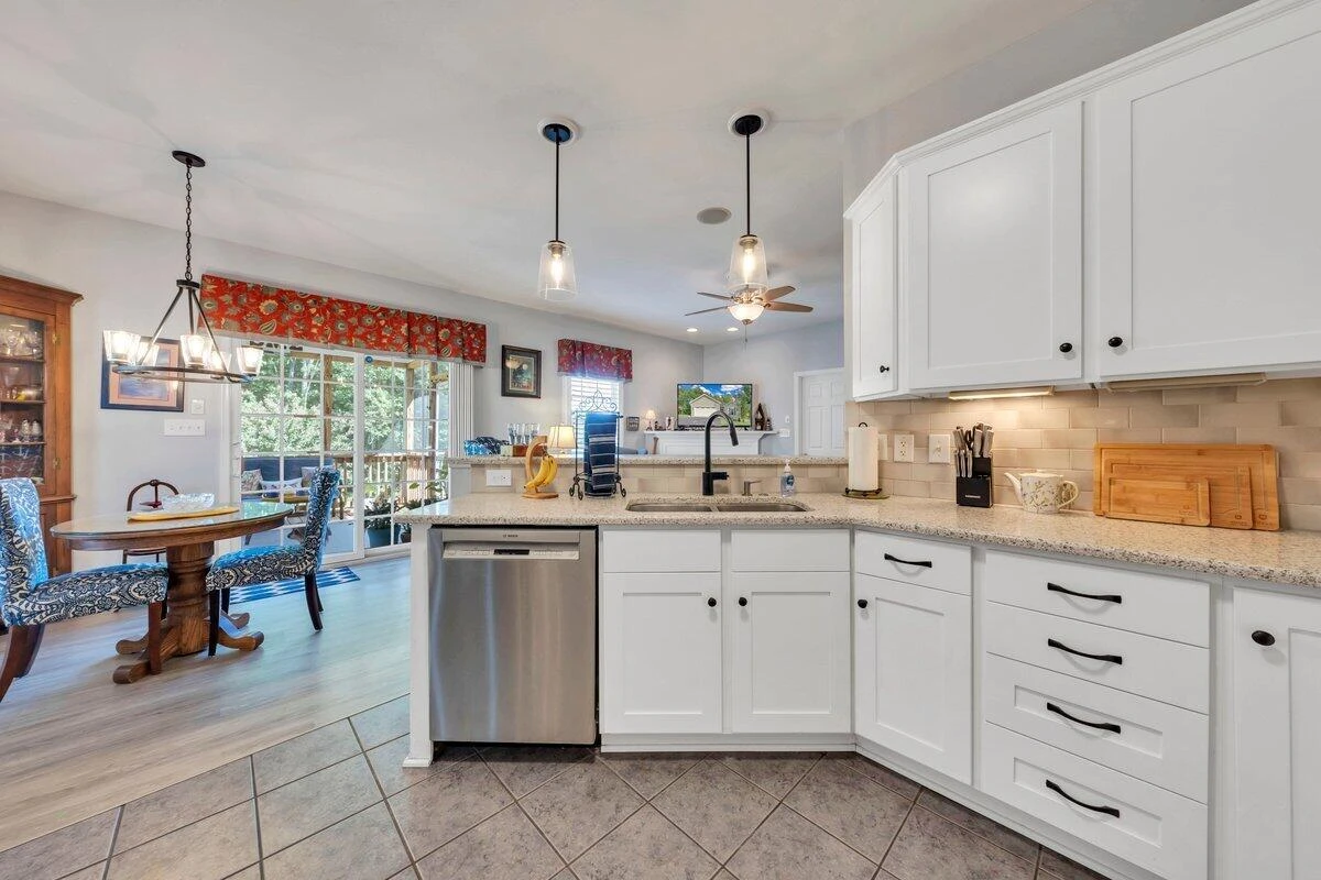 1017 Joffrey DR - Photo 13
