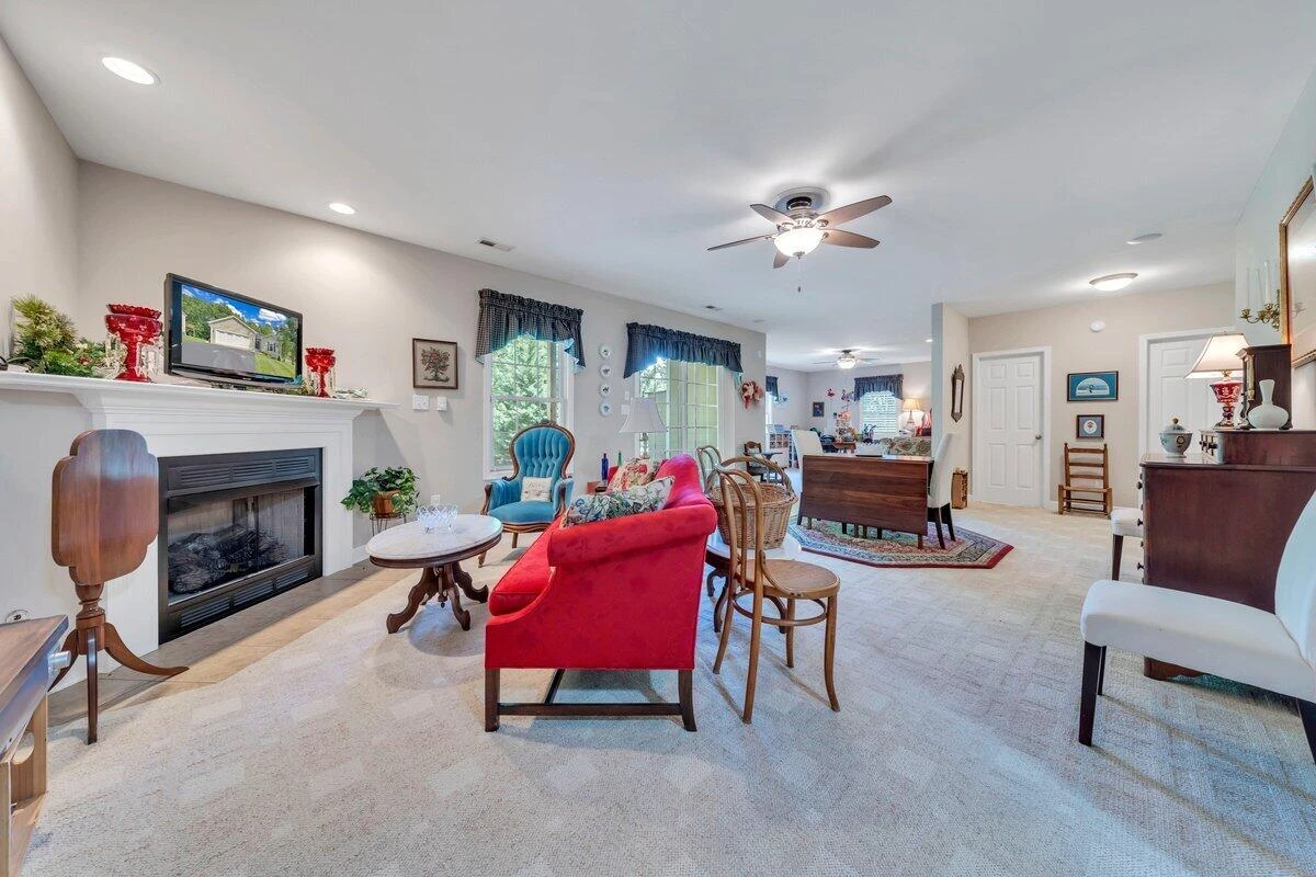 1017 Joffrey DR - Photo 18