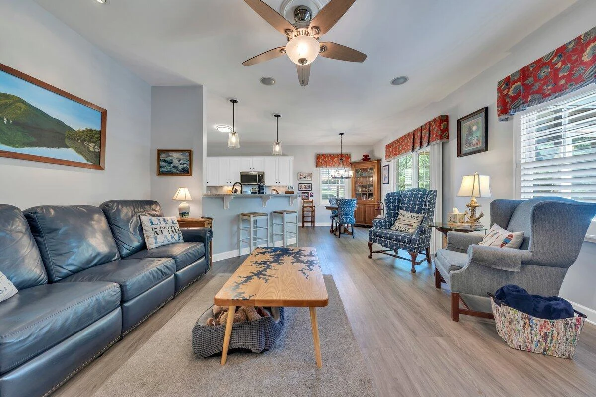 1017 Joffrey DR - Photo 3
