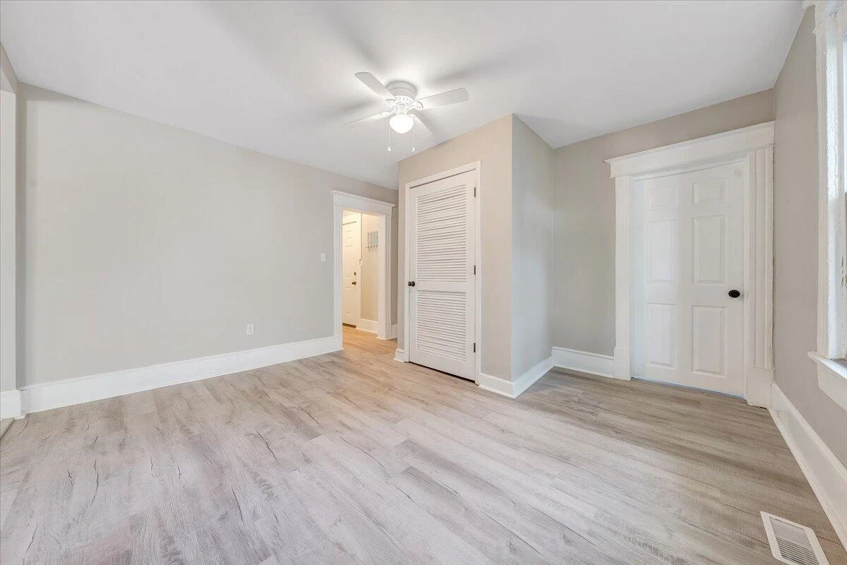 1120 6th ST SE - Photo 10