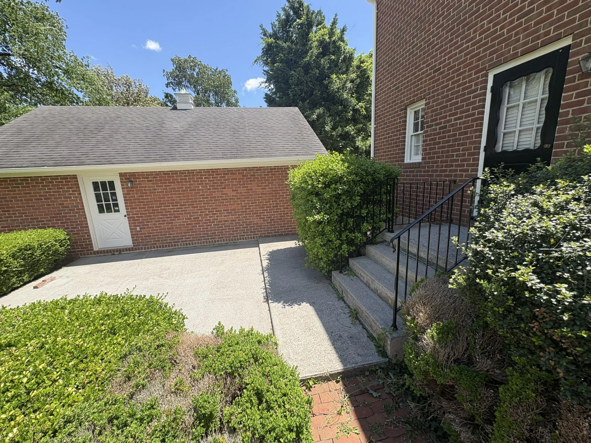 600 Academy ST - Photo 3