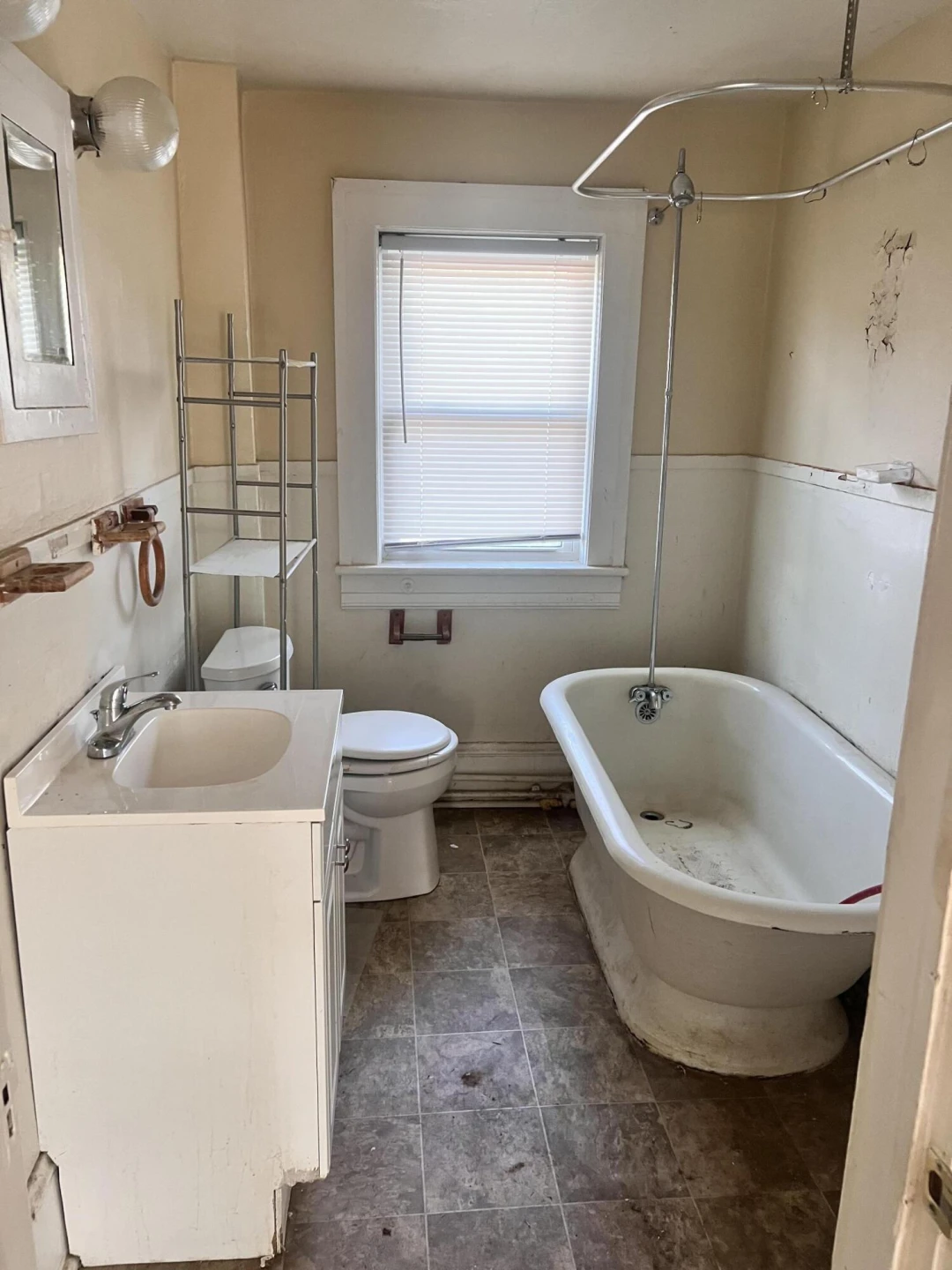 1627 Wayne ST NE - Photo 2