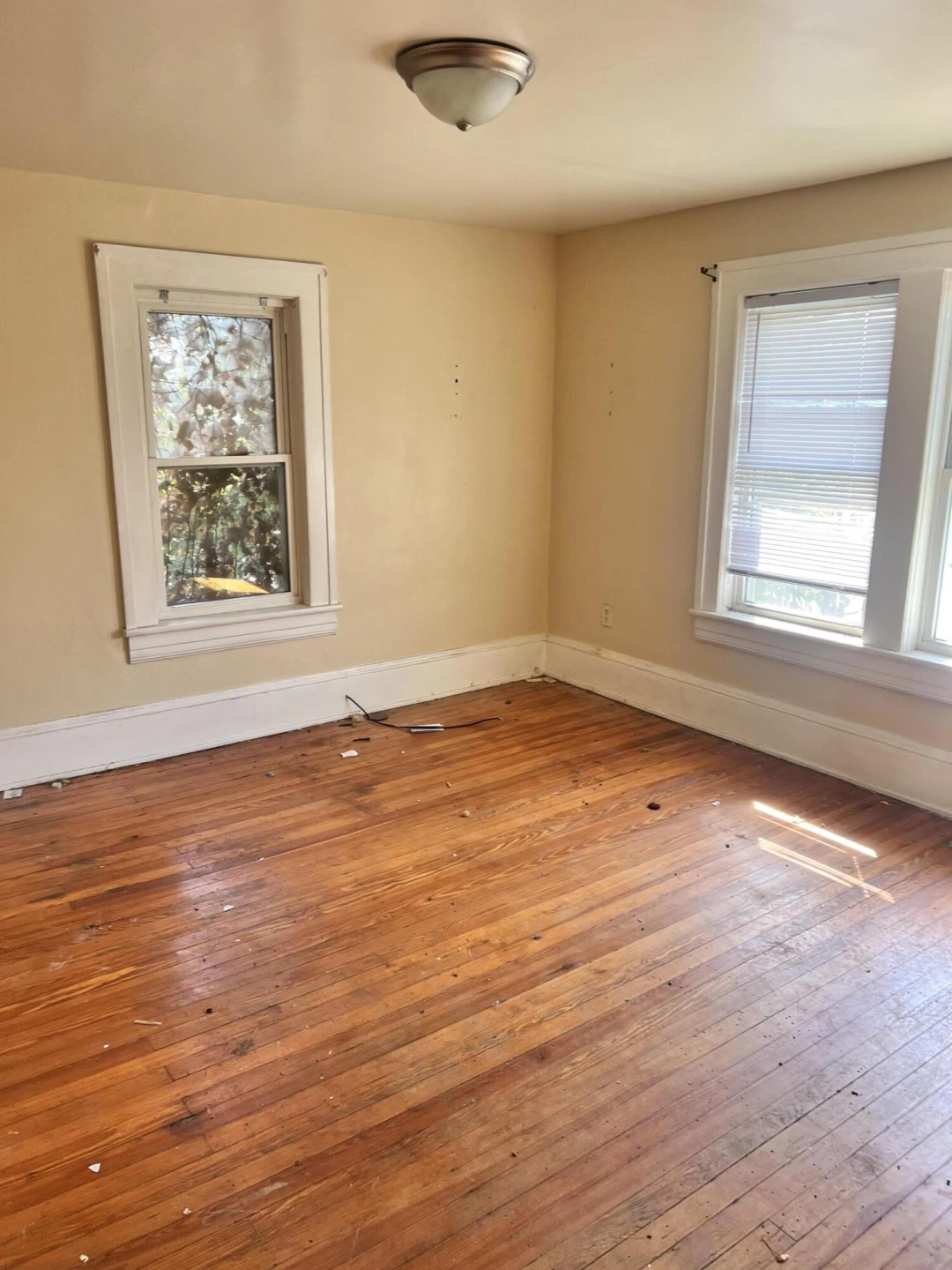 1627 Wayne ST NE - Photo 3