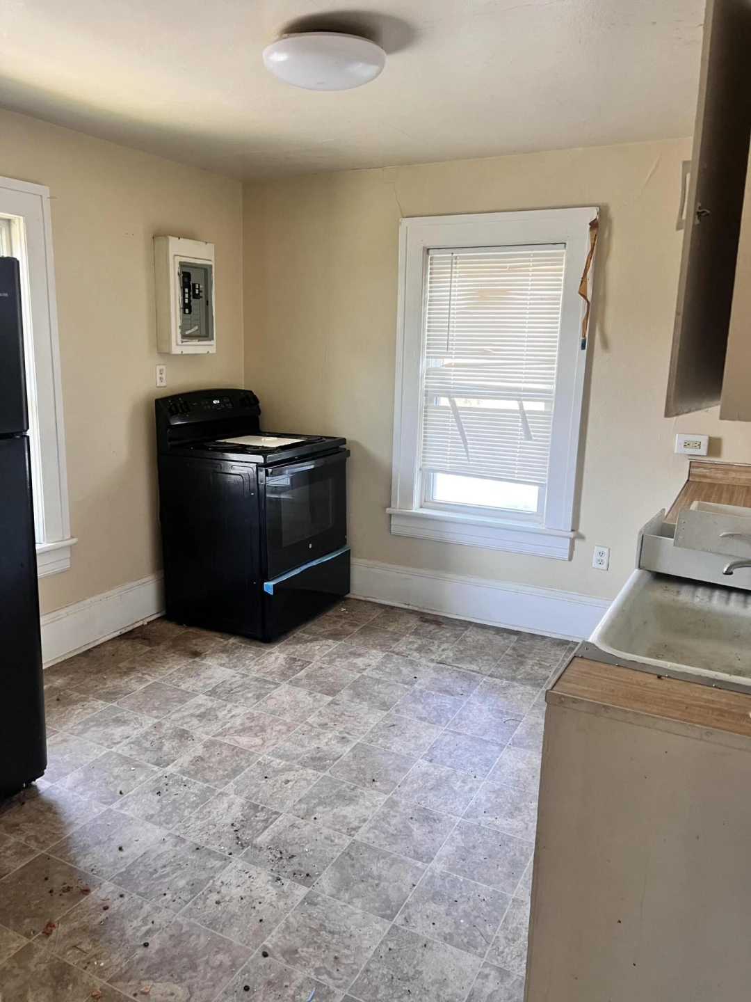 1627 Wayne ST NE - Photo 4