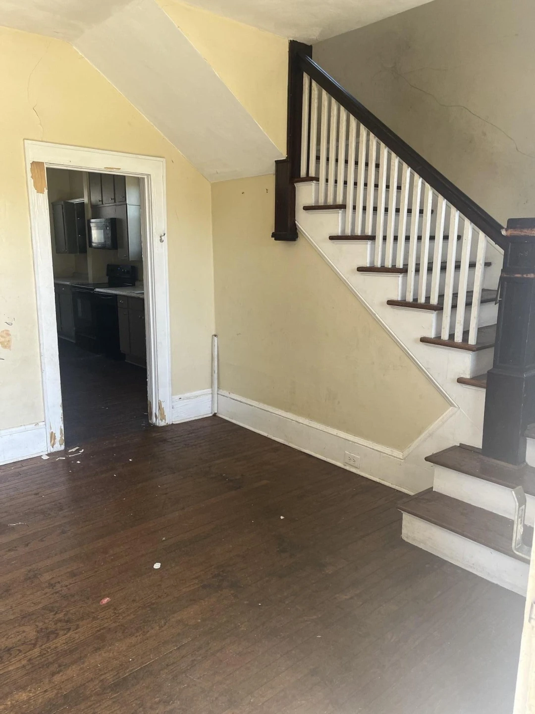 2816 10th ST NW - Photo 2