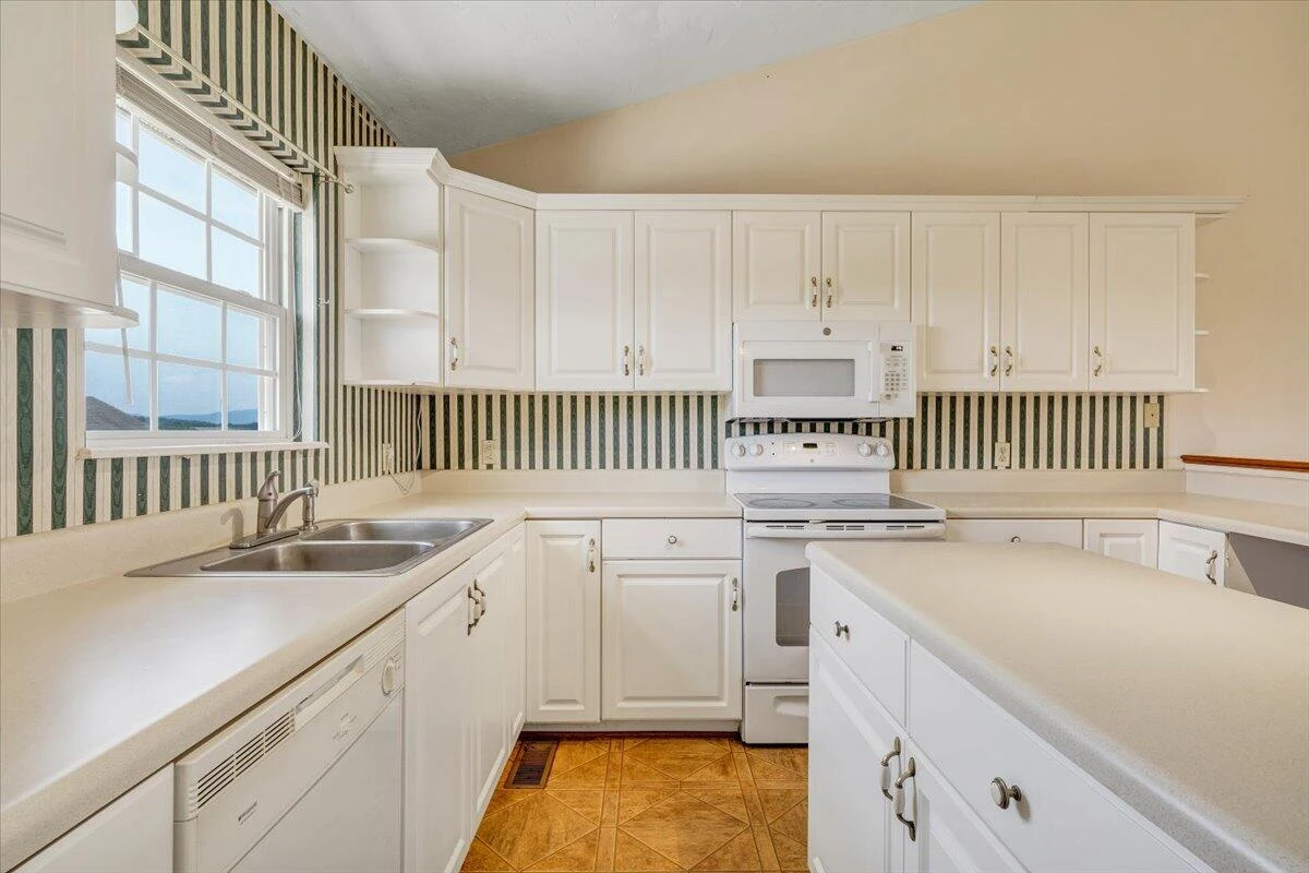 2265 Meadors Spur RD - Photo 16