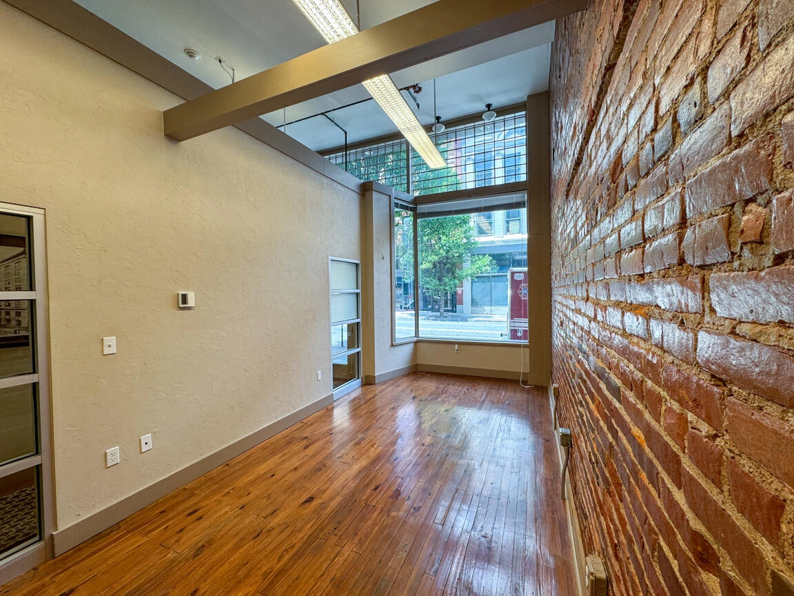 108 Campbell AVE SW - Photo 4