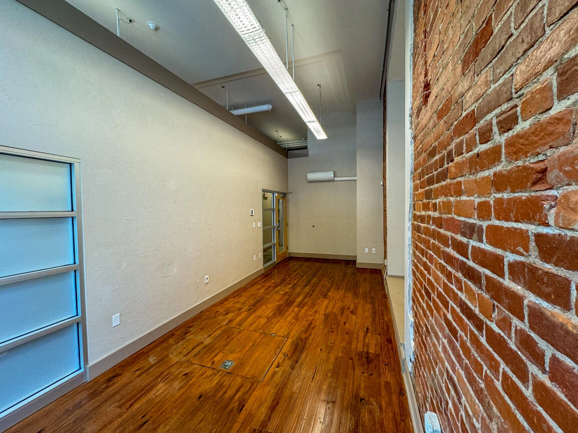 108 Campbell AVE SW - Photo 5