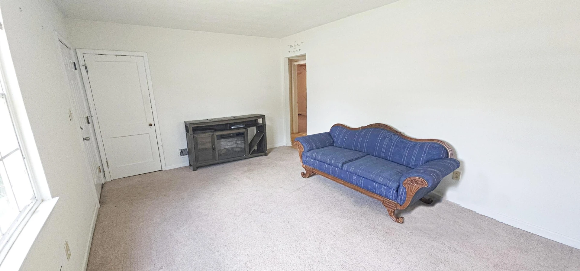 1017 Curtis AVE NW - Photo 3