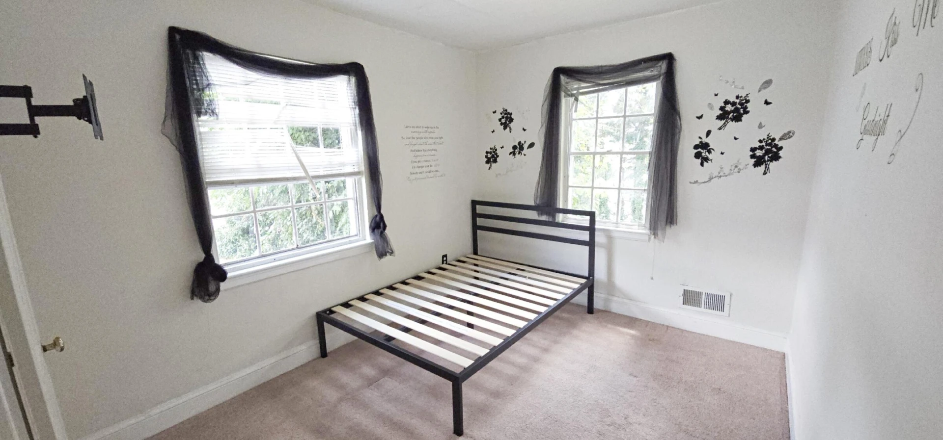1017 Curtis AVE NW - Photo 4