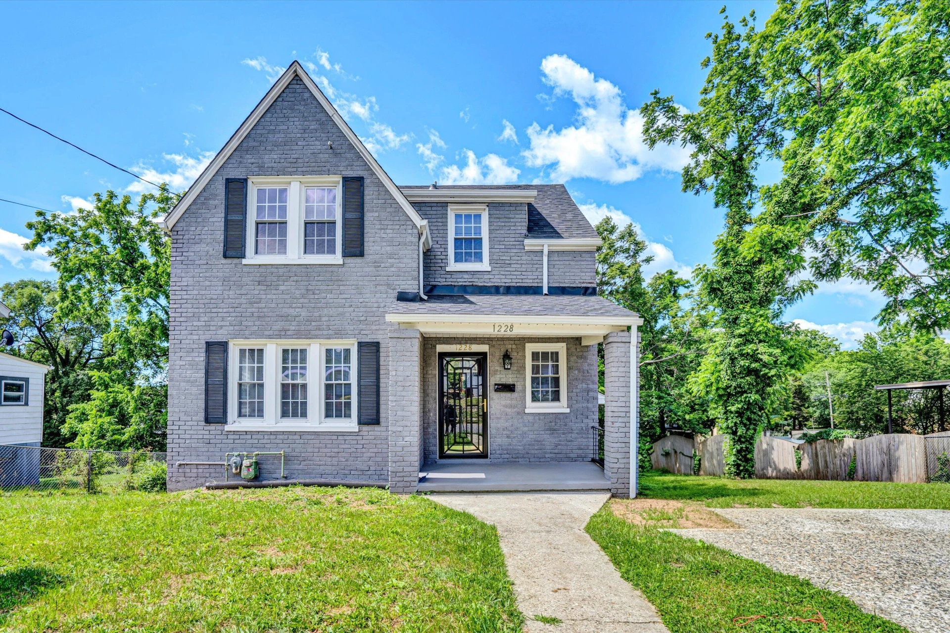 1228 Thomas AVE NW