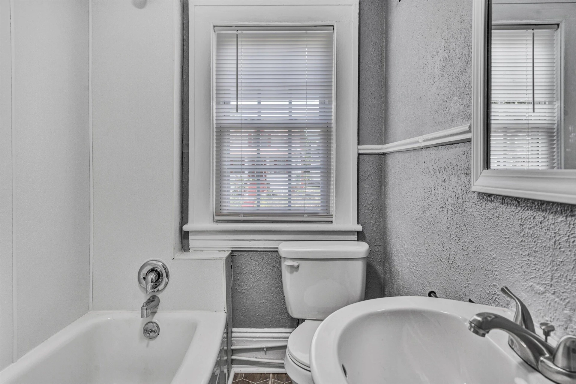 1228 Thomas AVE NW - Photo 17