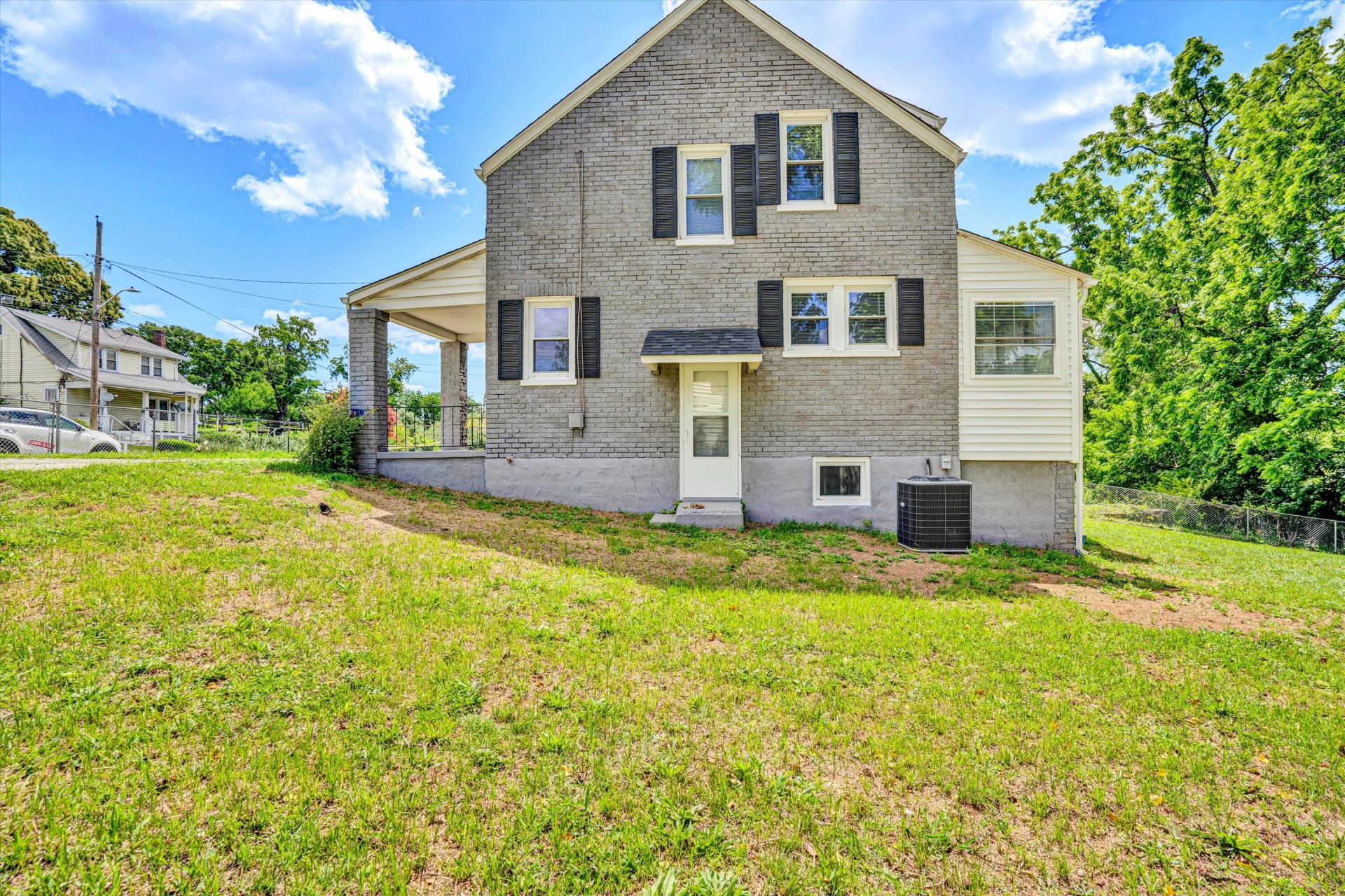 1228 Thomas AVE NW - Photo 25