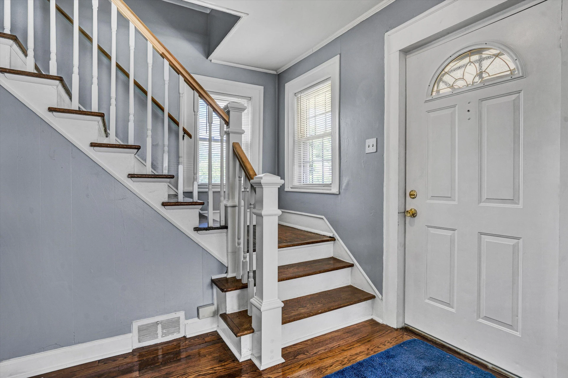 1228 Thomas AVE NW - Photo 3