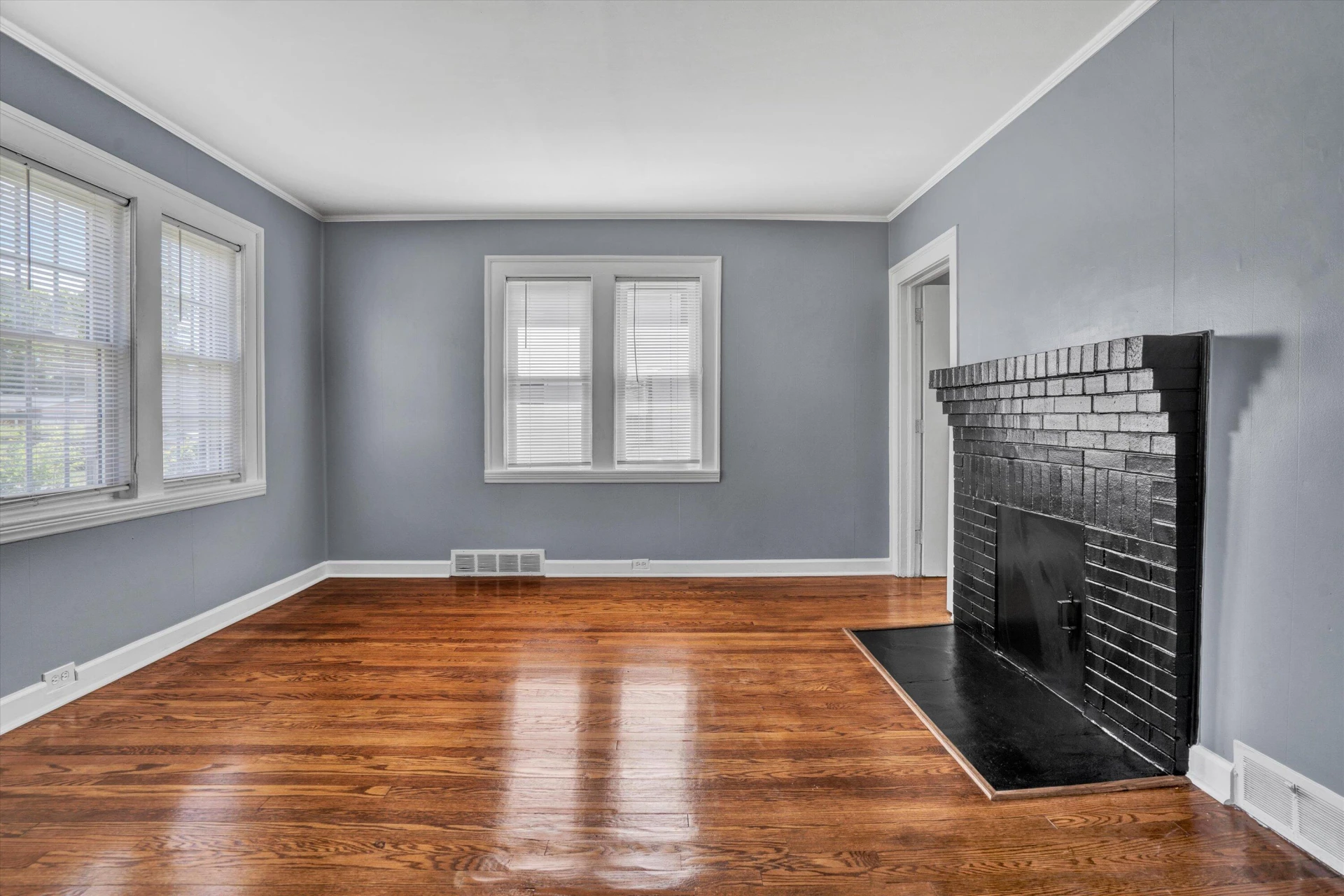 1228 Thomas AVE NW - Photo 4