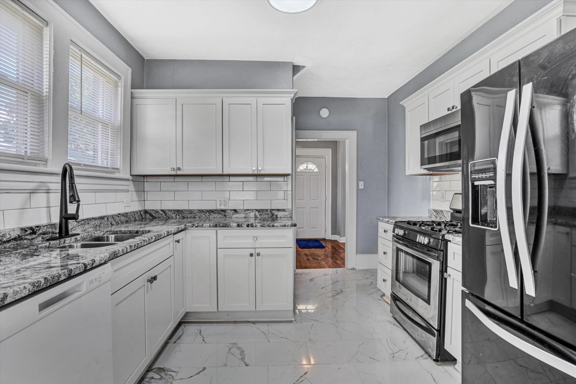 1228 Thomas AVE NW - Photo 7