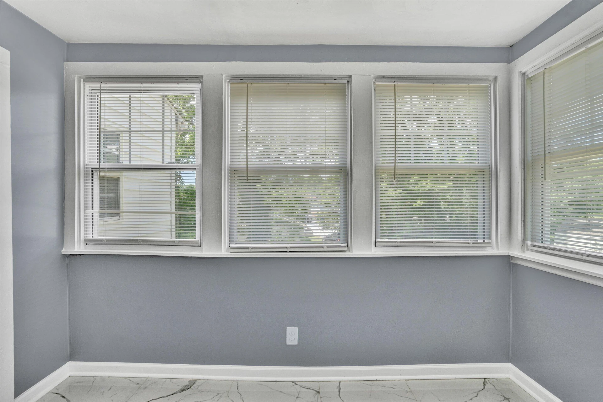 1228 Thomas AVE NW - Photo 9