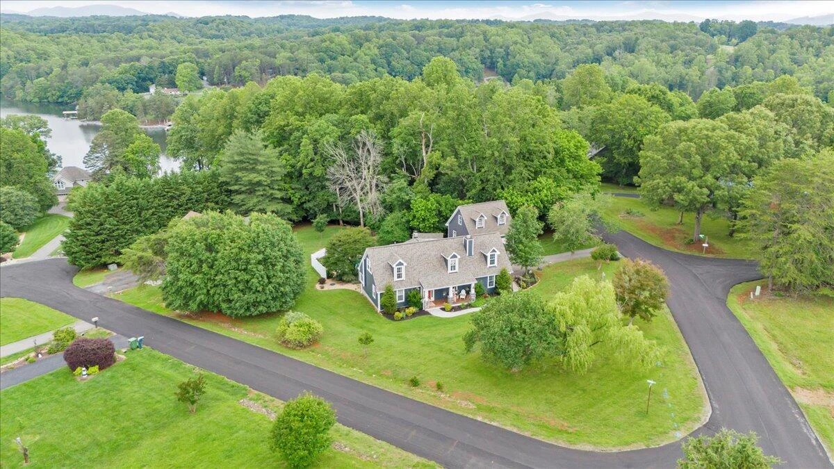 245 Indian Pointe DR - Photo 78