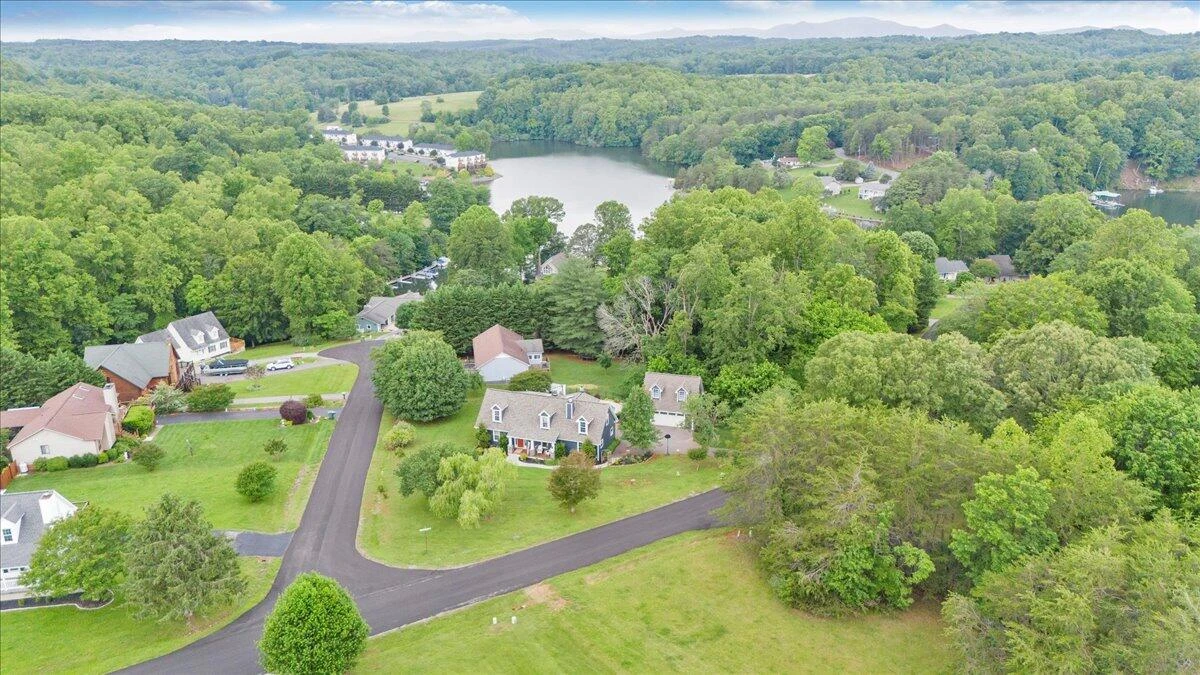 245 Indian Pointe DR - Photo 80