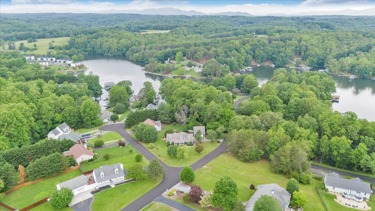 245 Indian Pointe DR - Photo 81