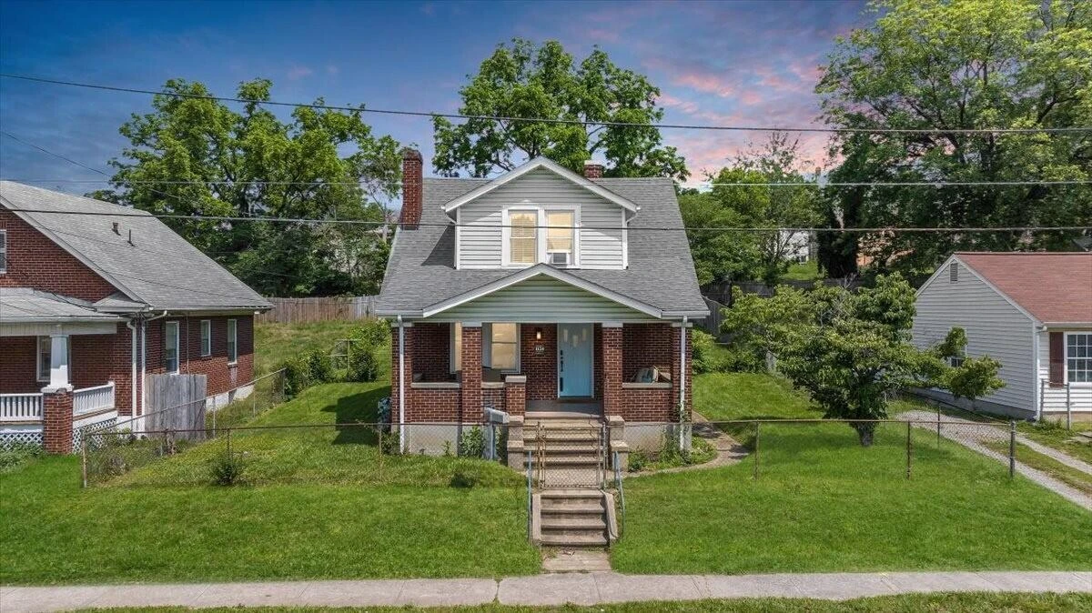 1124 Jamison AVE SE