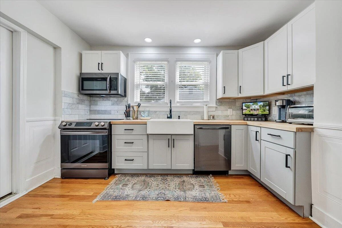 1124 Jamison AVE SE - Photo 12