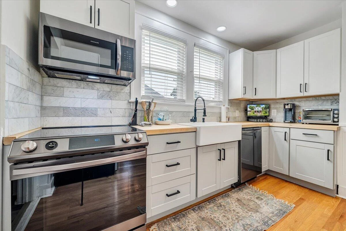 1124 Jamison AVE SE - Photo 13