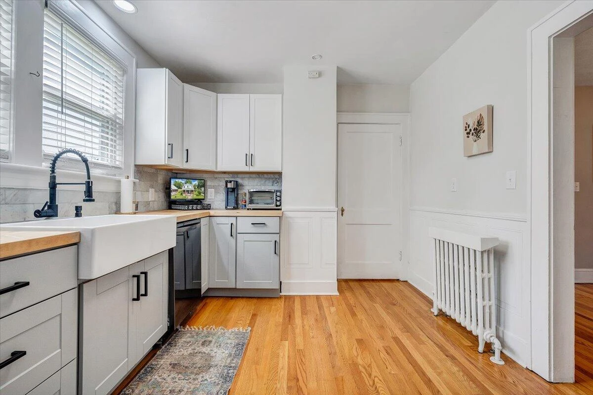 1124 Jamison AVE SE - Photo 14