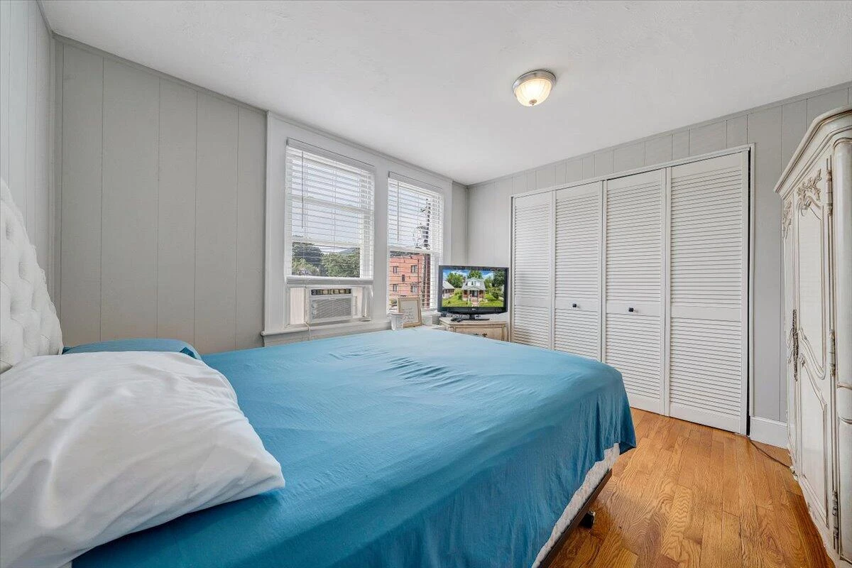 1124 Jamison AVE SE - Photo 18