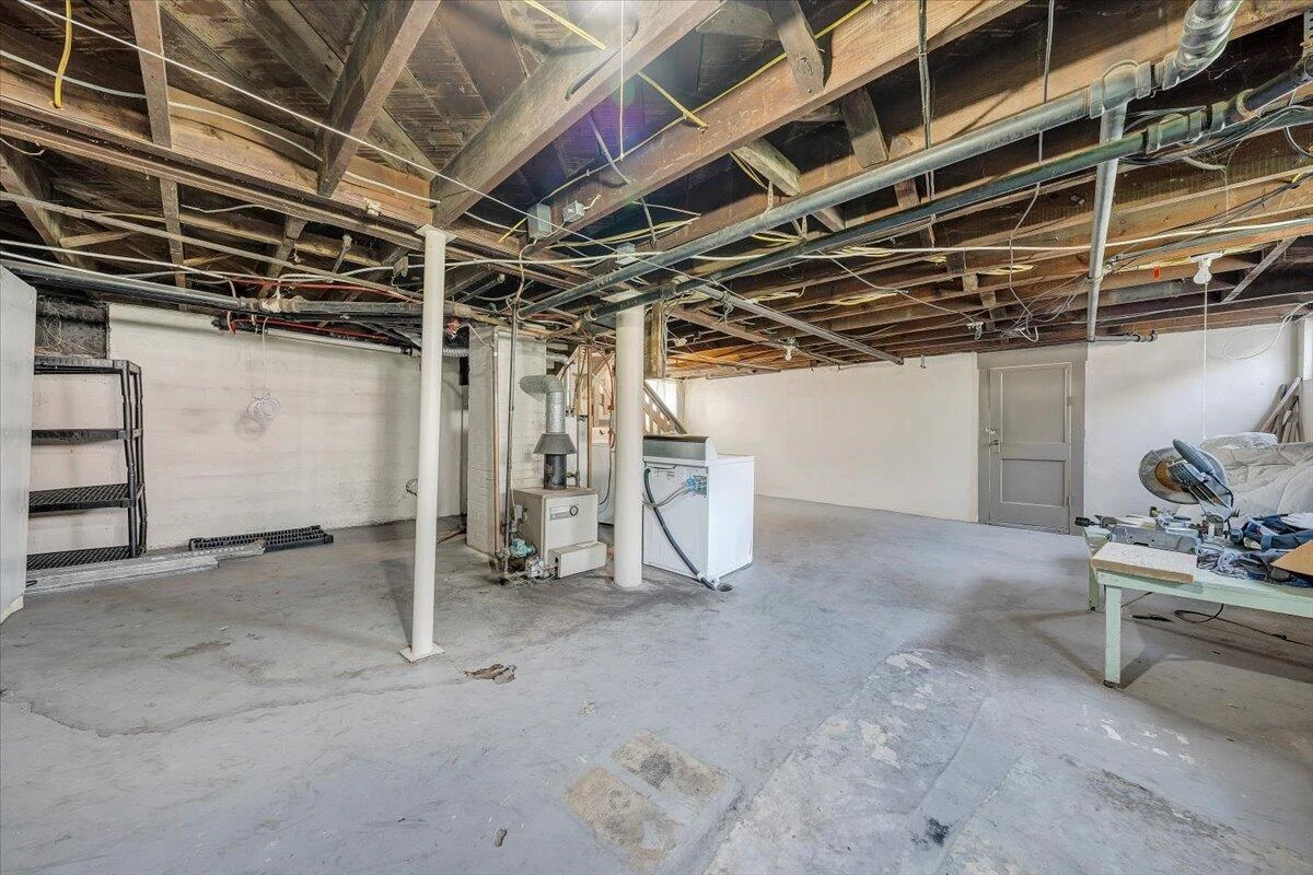 1124 Jamison AVE SE - Photo 25