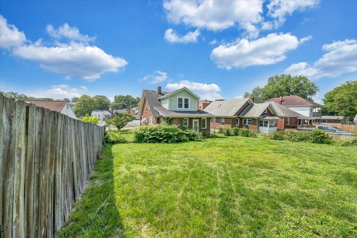 1124 Jamison AVE SE - Photo 27