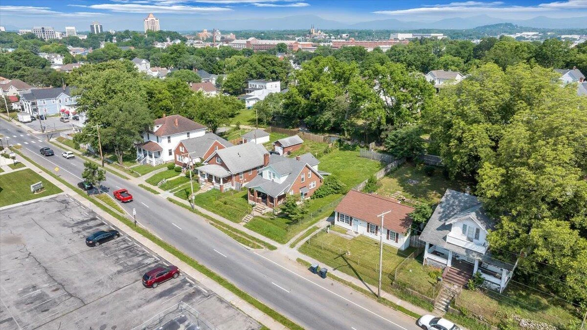 1124 Jamison AVE SE - Photo 34