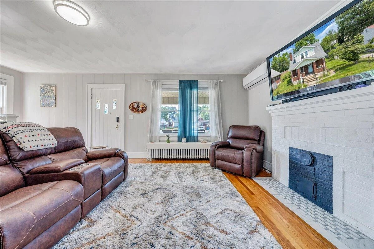 1124 Jamison AVE SE - Photo 4
