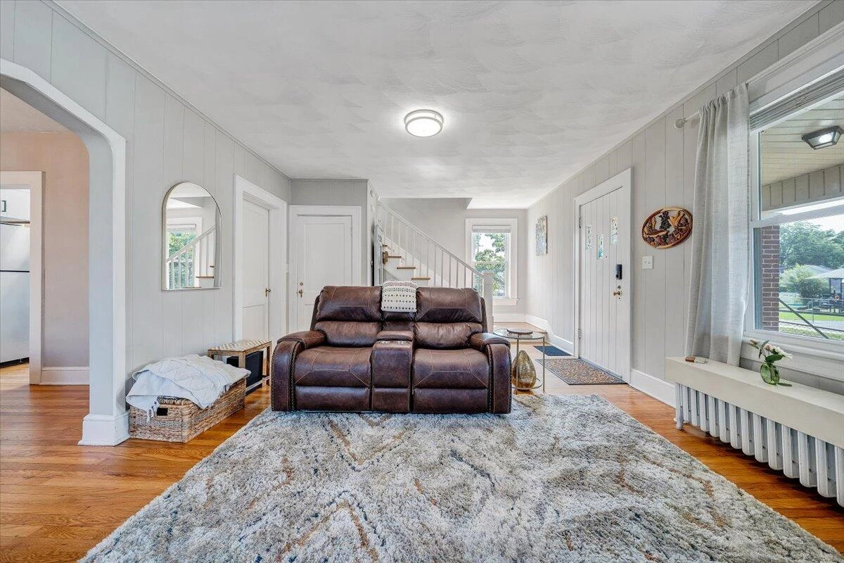 1124 Jamison AVE SE - Photo 5