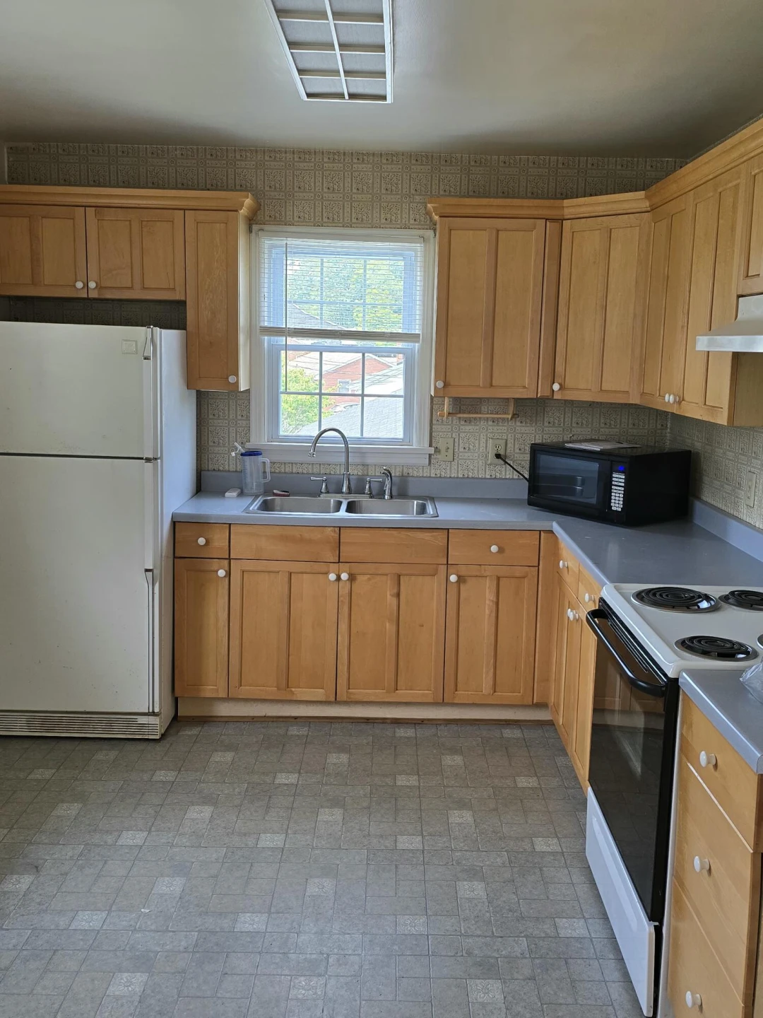 1211 Stoutamire DR - Photo 3