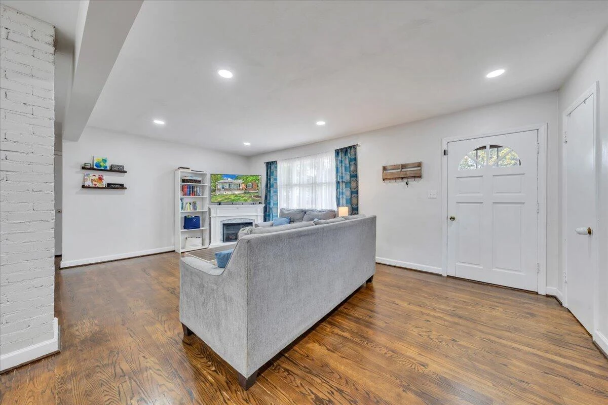 4708 Pawling ST NW - Photo 5