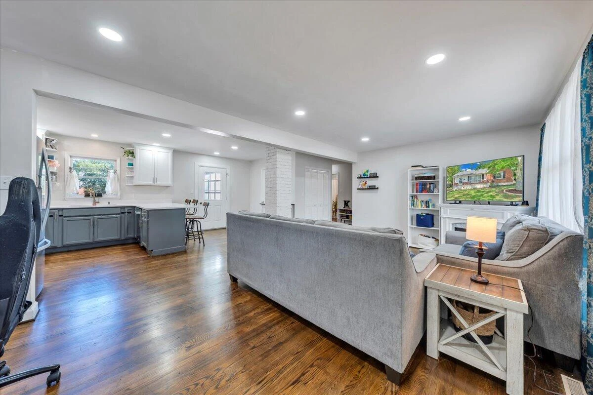 4708 Pawling ST NW - Photo 9