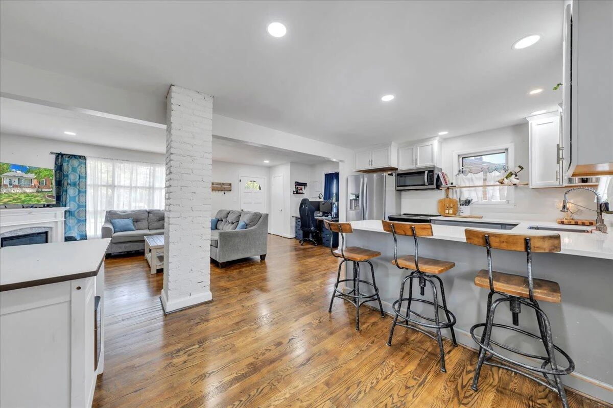 4708 Pawling ST NW - Photo 10
