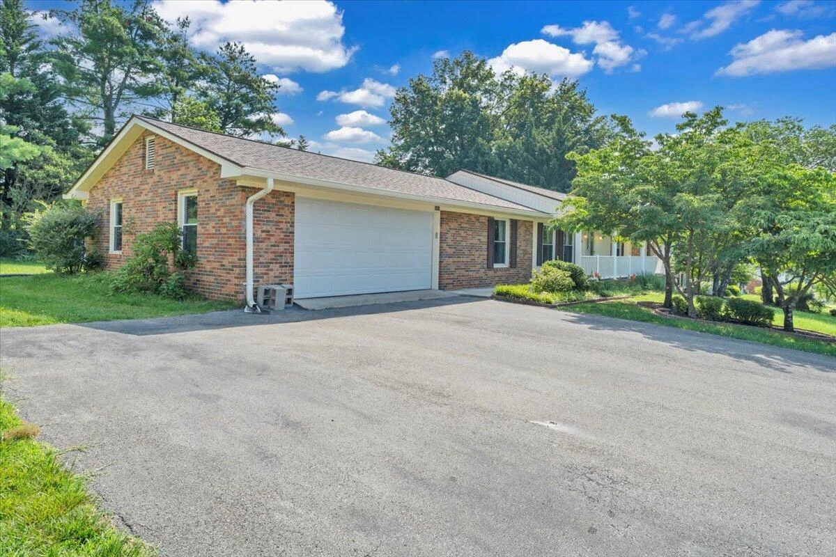 3951 Blandfield DR - Photo 10