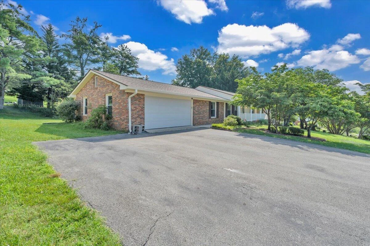 3951 Blandfield DR - Photo 11