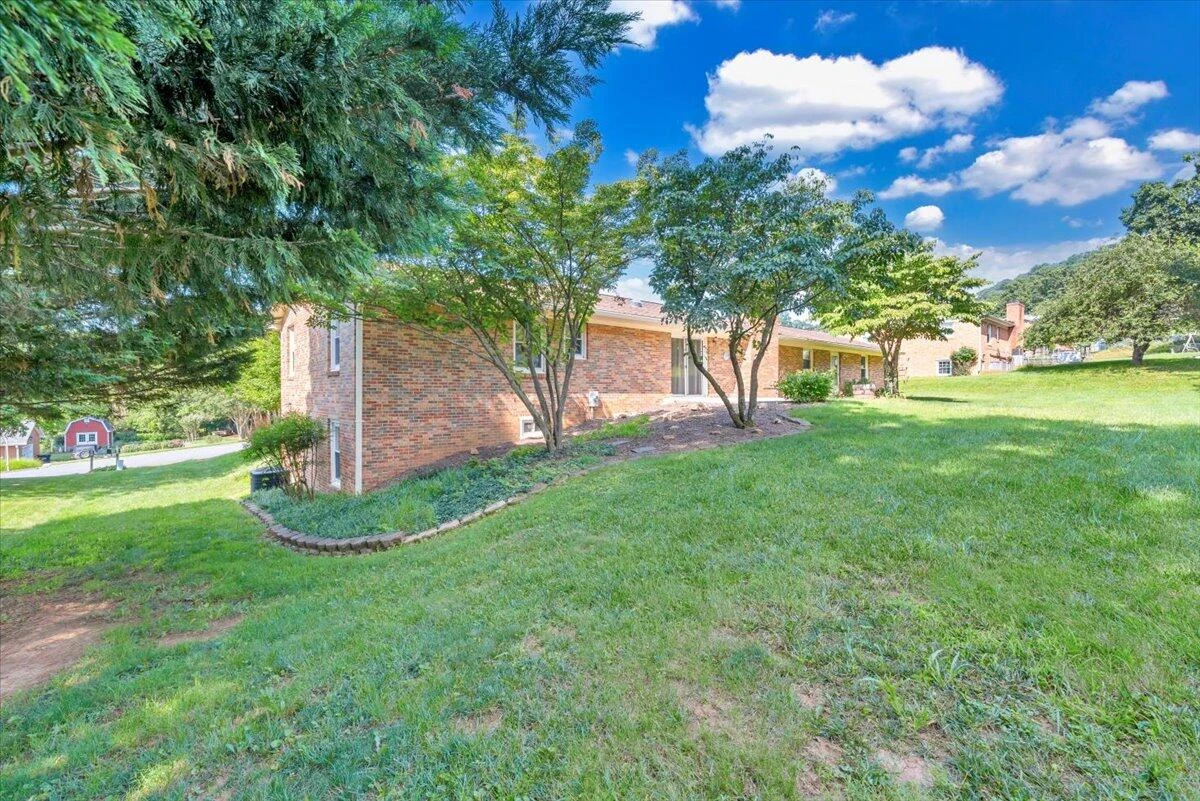 3951 Blandfield DR - Photo 57
