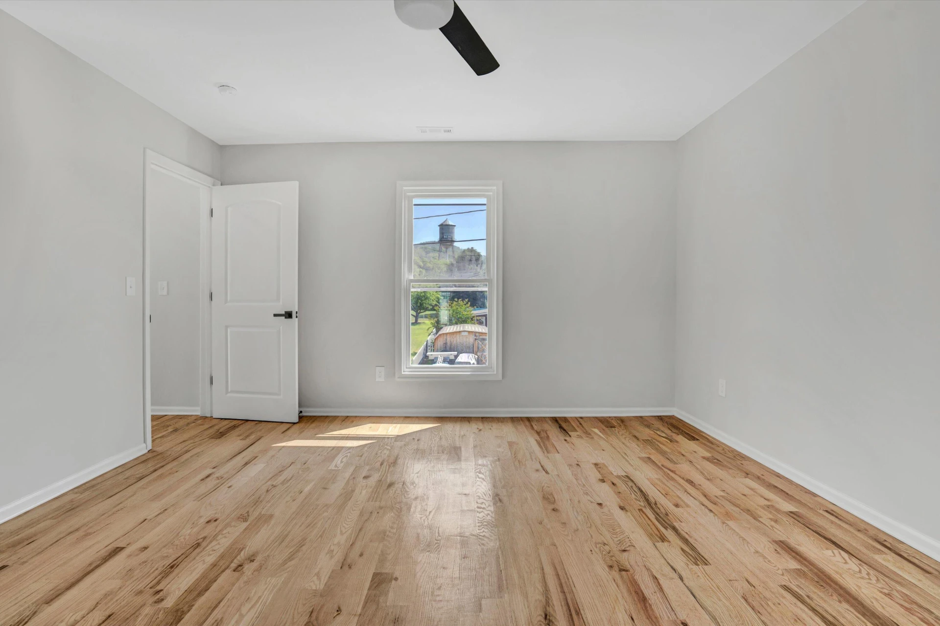 702 Commerce AVE - Photo 25