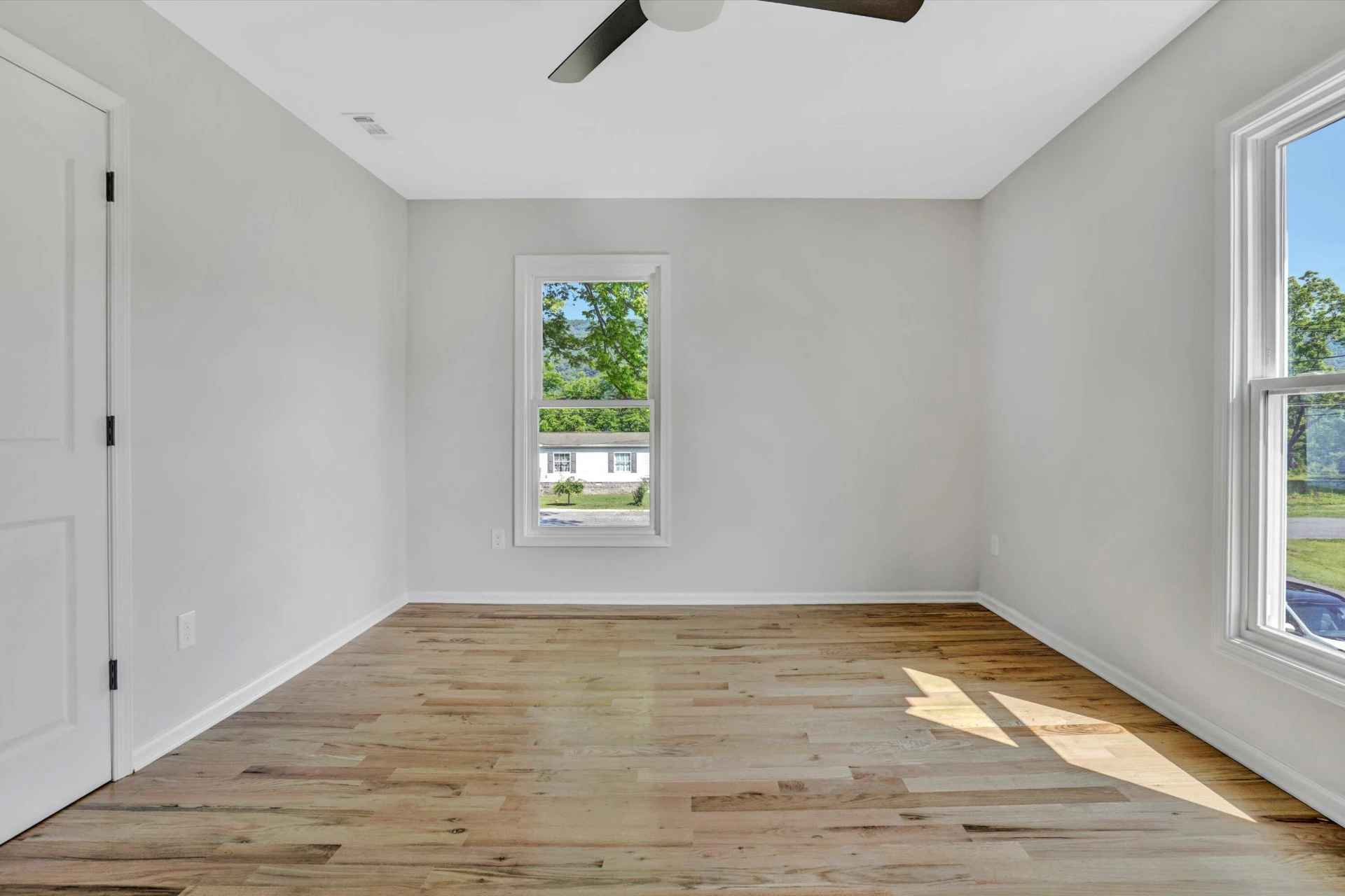 702 Commerce AVE - Photo 28